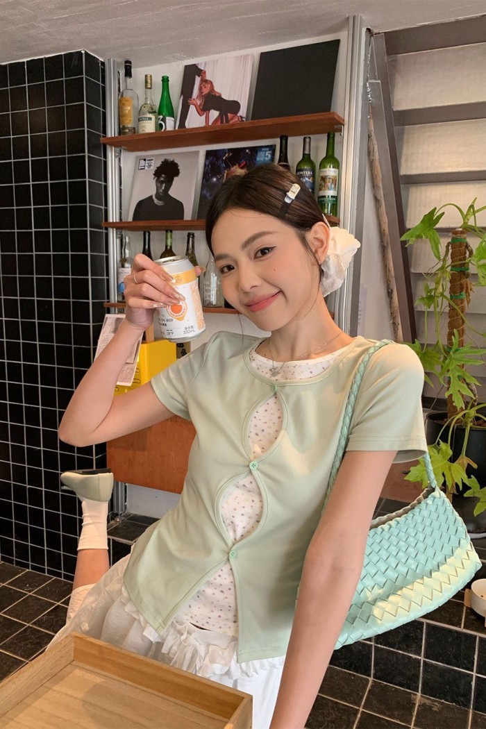 Mùa hè nguyên chất cotton xanh miếng dán cường lực hoa giả hai mảnh ngắn rỗng vai phải áo thun ngắn