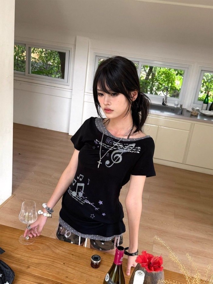 Áo thun ngắn tay cổ trễ vai in hình ngọt ngào giảm béo giả hai mảnh thông thường