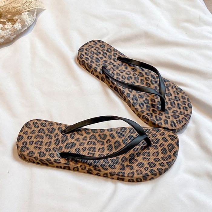 đôi dép xỏ ngón họa tiết da báo thời trang cho nữ mặc bên ngoài, sandal đi biển kiểu Mỹ mới chốn