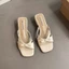 Giày sandal đế dày đế dày cho nữ mặc ngoài, khí chất mùa hè, mũi vuông đa năng, hở mũi, đế dà