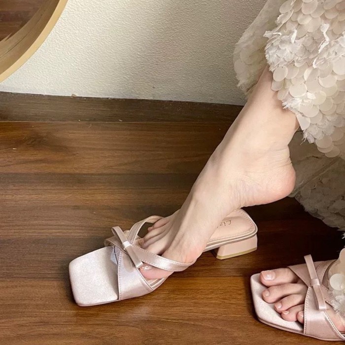 Giày sandal gót vuông hở mũi nơ xinh xắn phong cách cổ tích rỗng đế dày cho nữ mang bên ngoài