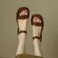 Giày Sandal Nữ Mùa Hè Đế Dày Đơn Giản Dây Đeo Phong Cách Mới Thoải Mái Hở Mũi Đế Bằng Chống T
