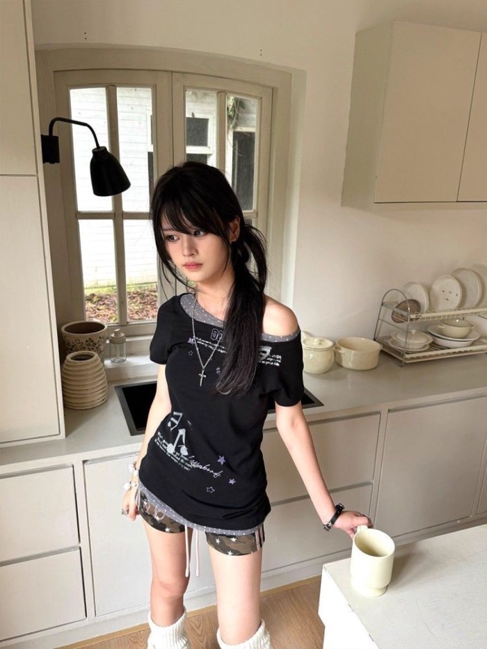 Áo thun ngắn tay cổ trễ vai in hình ngọt ngào giảm béo giả hai mảnh thông thường