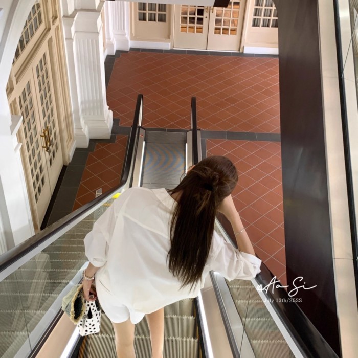 Kiểu dáng bong bóng giản dị có cổ lật áo sơ mi trắng có thắt lưng áo sơ mi hàng đầu