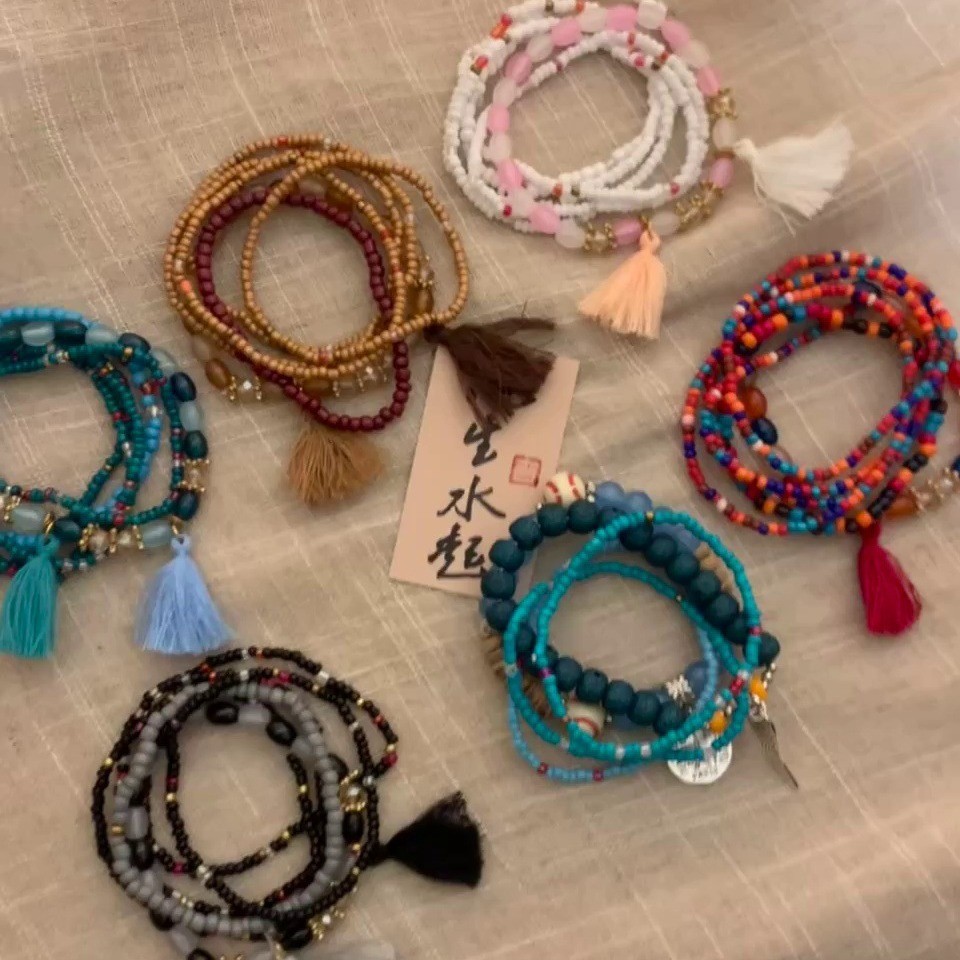 Vòng tay đính cườm nhiều lớp phong cách Bohemian cho bé gái