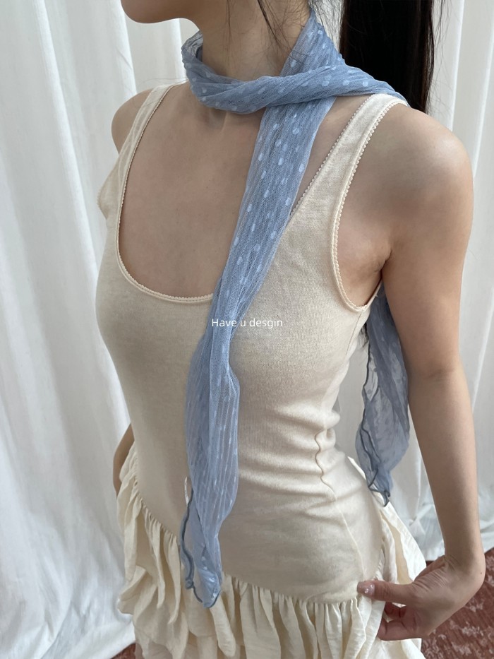 Khăn lụa chấm bi và sọc dài phong cách Hàn Quốc, cảm giác như ren