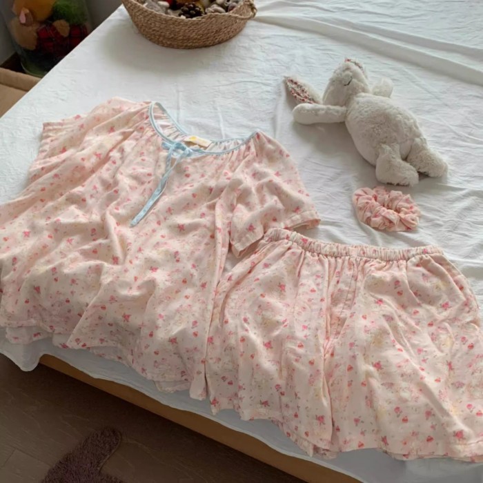 Bộ đồ ngủ ngắn tay hoa ngọt ngào phong cách mục vụ ins dành cho nữ với bộ đồ cổ tròn có dây bu