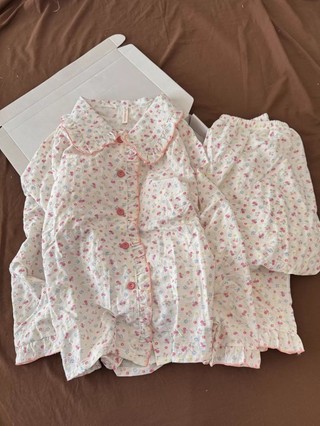 Bộ đồ ngủ cardigan hoa phong cách đồng quê ngọt ngào dành cho nữ có thể mặc bên ngoài bộ quần