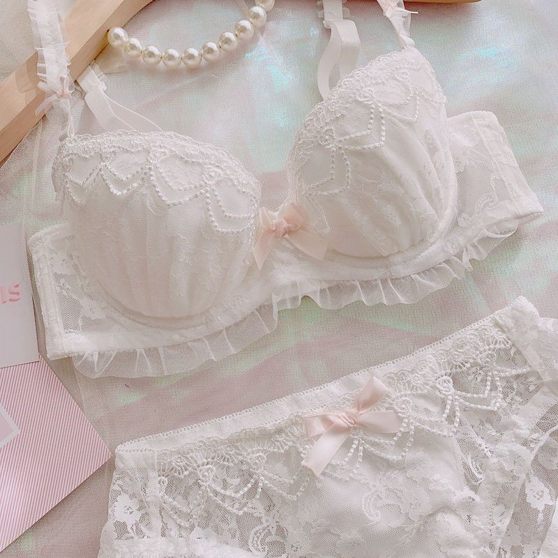 Bộ áo ngực ren cổ kín quai mảnh, phù hợp nhiều kích cỡ, thoải mái và gợi cảm