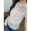 Áo thun dài tay cổ cao hoa hơi trong suốt mỏng vừa vặn dành cho nữ với thiết kế retro phần đá