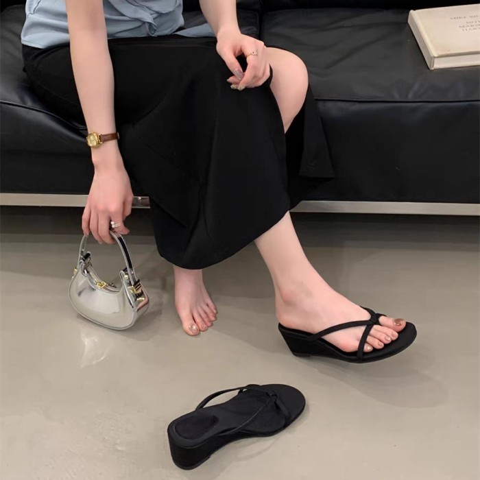 Dép xỏ ngón đế dày cho nữ, trang phục mặc mùa hè với váy, sandal đi biển tăng chiều cao cho nữ
