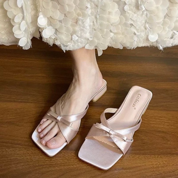 Giày sandal gót vuông hở mũi nơ xinh xắn phong cách cổ tích rỗng đế dày cho nữ mang bên ngoài