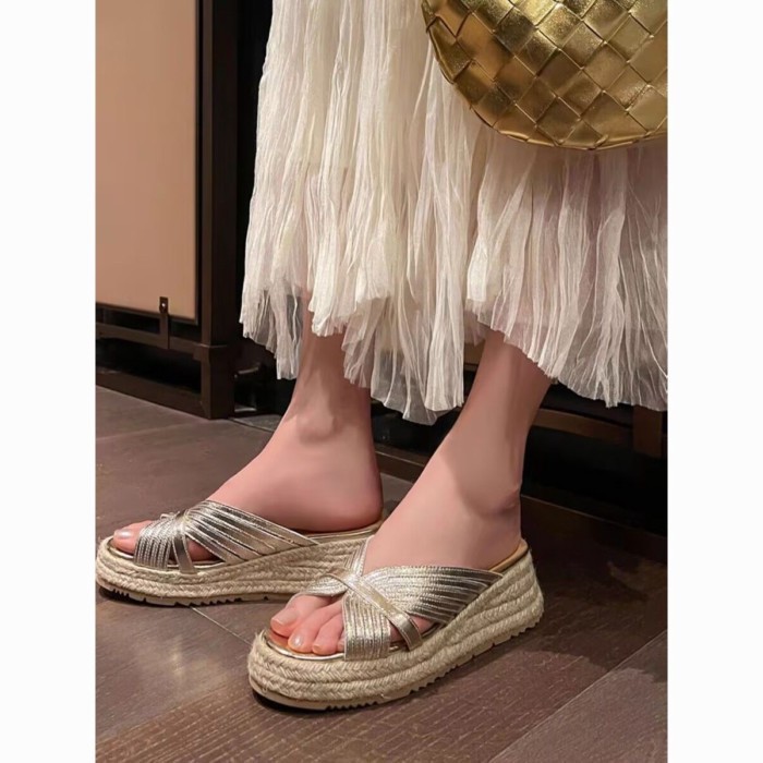 Giày sandal tăng chiều cao cho nữ bên ngoài giày sandal cao gót đế dày nêm nửa gót