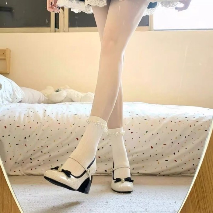 viên ngọc trai xinh đẹp phong cách Pháp với váy và giày Mary Jane dành cho nữ, giày xuân thu mới