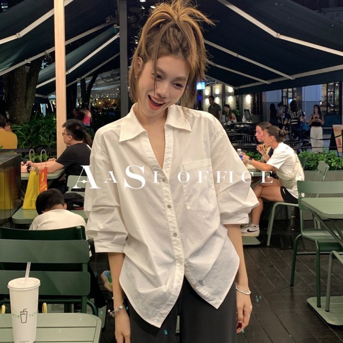 Kiểu dáng bong bóng giản dị có cổ lật áo sơ mi trắng có thắt lưng áo sơ mi hàng đầu