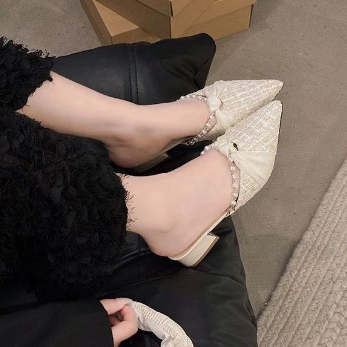 Bao Đầu Nửa Dép Nữ Bên Ngoài Ngọc Trai Gót Dày Giày Con La Mũi Nhọn Gót Vừa
