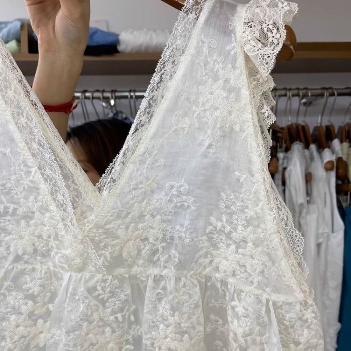 nhỏ gợi cảm hơi xuyên thấu thêu ren áo vest ren phong cách ngày lễ dành cho nữ mùa hè phong c