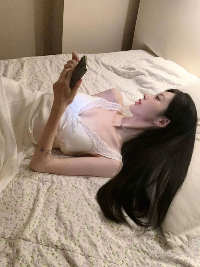 Băng lụa đen trắng ánh trăng Bộ đồ ngủ gợi cảm ren treo quần áo ở nhà mùa hè Váy ngủ cao cấp