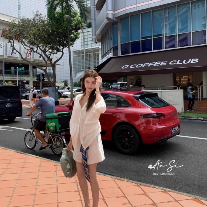 Kiểu dáng bong bóng giản dị có cổ lật áo sơ mi trắng có thắt lưng áo sơ mi hàng đầu