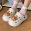Dễ Thương Rilakkuma Cave Giày Nữ Mùa Hè Áo Khoác Ngoài Mới Đế Dày Chống Trơn Trượt Đi Biển Dé