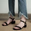Dép sandal nữ mùa hè phong cách mới da mềm khóa một chữ đa năng gót dày gót vừa phong cách cổ