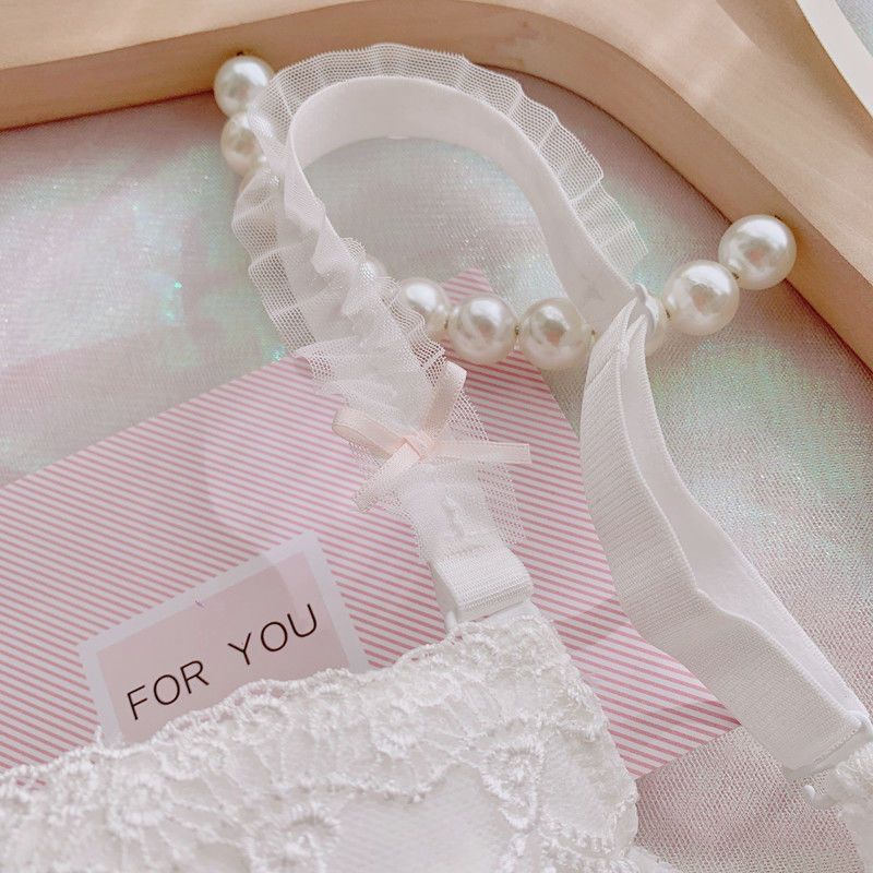 Bộ áo ngực ren cổ kín quai mảnh, phù hợp nhiều kích cỡ, thoải mái và gợi cảm