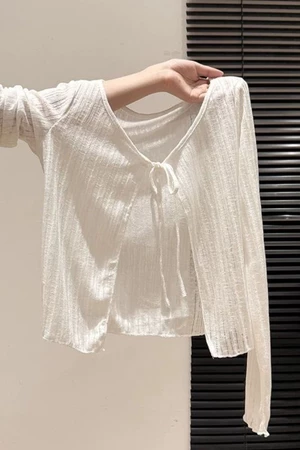 dây ngoài mỏng hơi xuyên thấu màu trắng chống nắng áo khoác cardigan nữ áo thun dài tay hàng