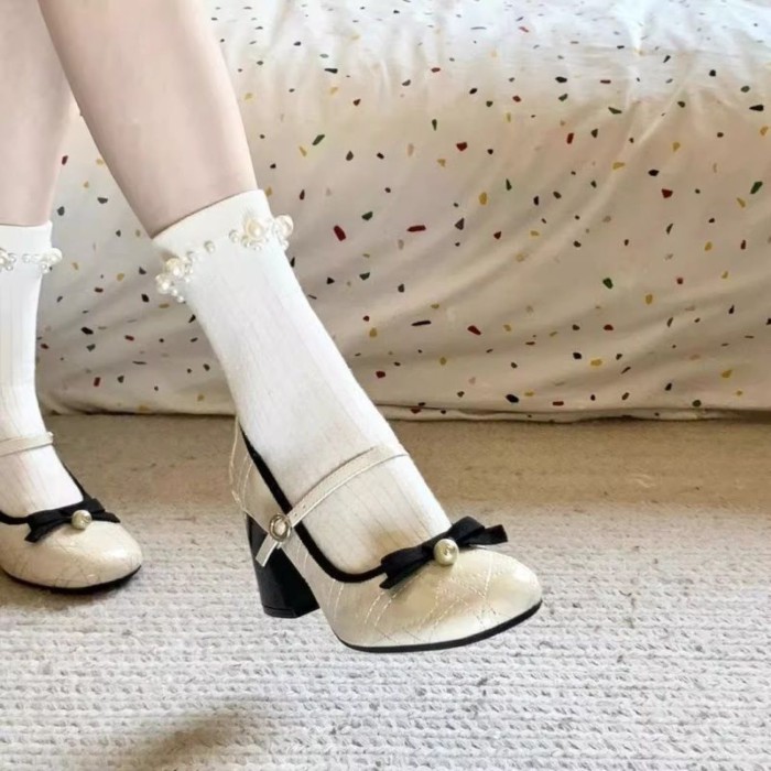 viên ngọc trai xinh đẹp phong cách Pháp với váy và giày Mary Jane dành cho nữ, giày xuân thu mới