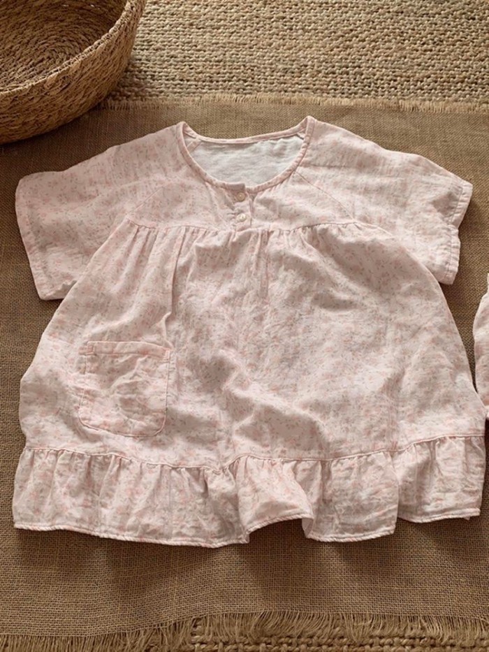 Bộ đồ ngủ cổ tròn in hoa màu hồng cho nữ có diềm xếp nếp, set quần short mặc ở nhà ngắn tay n