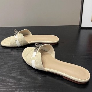 mẫu cá sấu cao cấp thời trang niche mùa hè xếp lớp nhỏ khóa vàng dép nữ nhẹ nhàng sang trọng