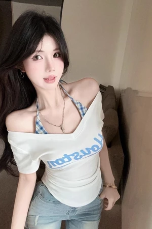Áo thun ngắn tay cổ chữ V hai mảnh in hình giả hai dây có cổ áo thun ngắn tay ôm vừa vặn dành