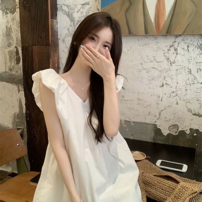 Áo sơ mi cổ chữ V dài vừa mùa hè dành cho nữ có quai ngang và áo sơ mi trắng tay bay nhỏ