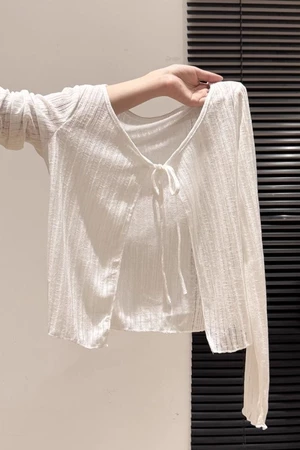 Áo len dệt kim chống nắng mỏng ren rỗng màu trắng cho nữ dáng rộng bên ngoài ngắn