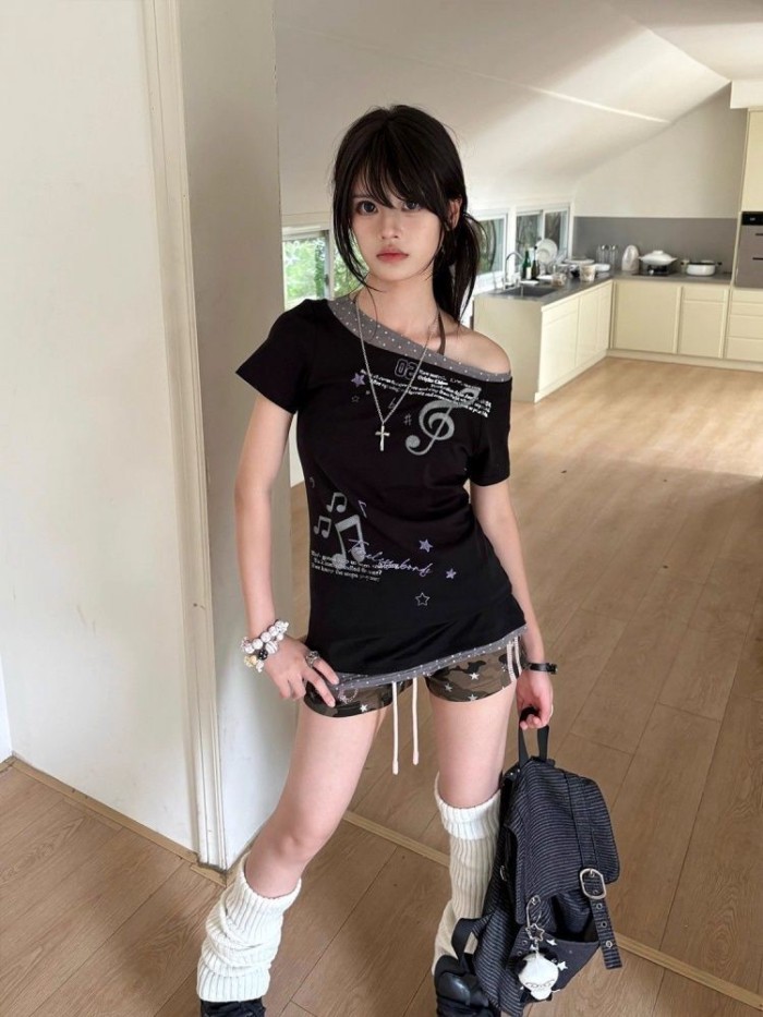 Áo thun ngắn tay cổ trễ vai in hình ngọt ngào giảm béo giả hai mảnh thông thường