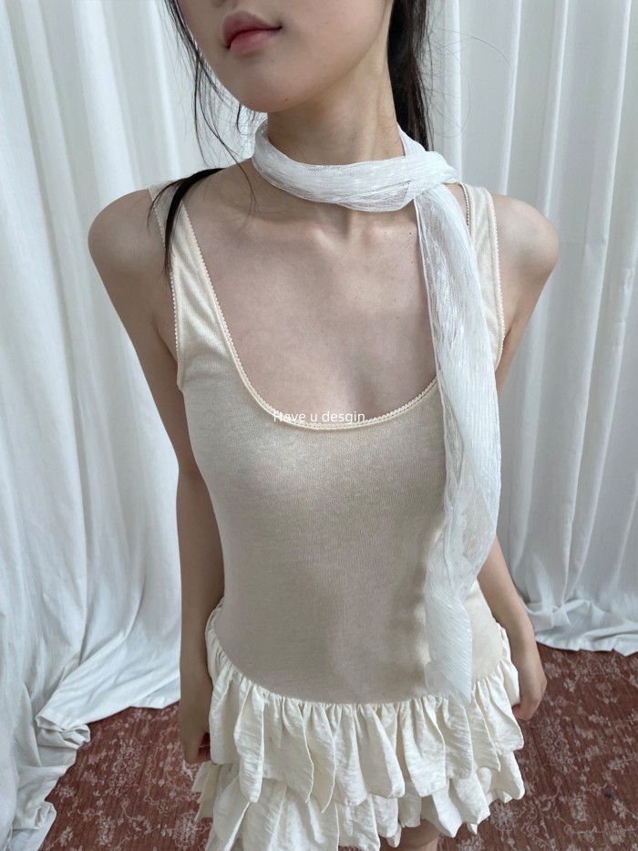 Khăn lụa chấm bi và sọc dài phong cách Hàn Quốc, cảm giác như ren