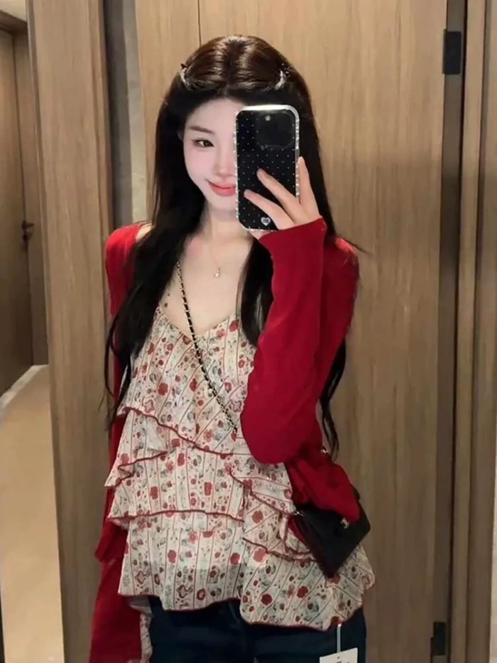 Áo hai dây kiểu Pháp mùa hè mới dành cho nữ, áo len đỏ đơn giản với bộ đồ yếm hoa cay ngọt