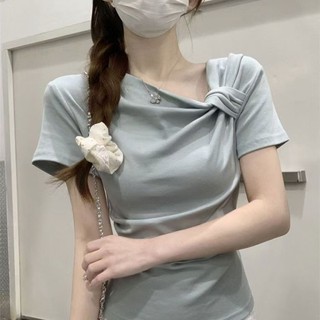 áo xoắn slim fit cổ nghiêng Áo thun không đều mùa hè mới xếp li dáng ngắn tay ngắn phong cách Hà