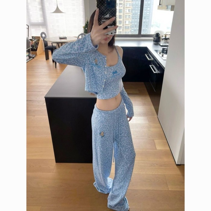 Bộ ba món ngọt ngào Nhật Bản hottie mèo kitty treo quần dài mới màu xanh da báo quần áo mặc ở
