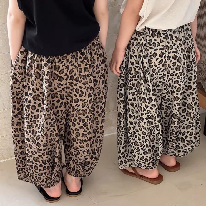 Quần chống muỗi trẻ em mùa hè phong cách mới trẻ em ra hoa in báo rừng dáng rộng cho bé quần