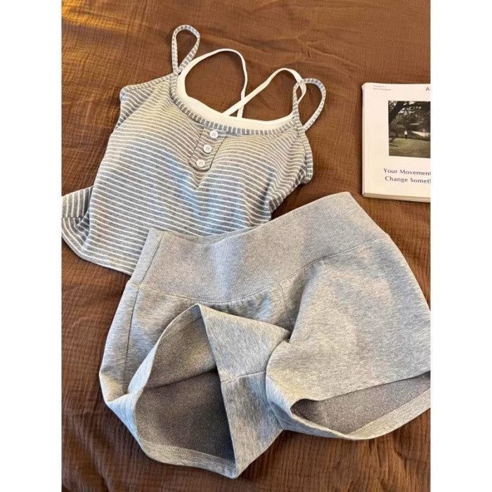 Bộ đồ ngủ có dây đeo nút sọc xám phong cách Hàn Quốc mùa hè thoải mái và quần short vest thời