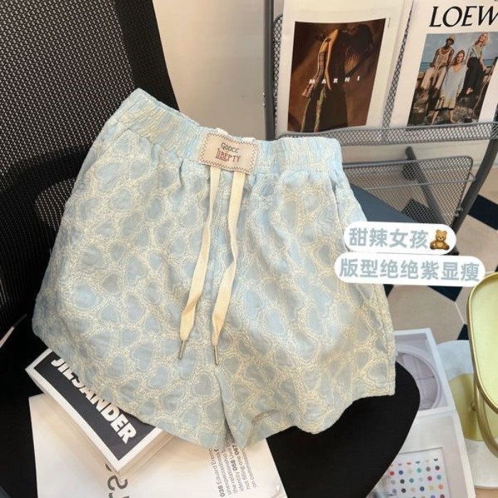 Quần short nữjacquard phong cách Hồng Kông mới, cao cấp với dây rút và họa tiết thêu, rộng rãi cho ngày thường mùa hè.
