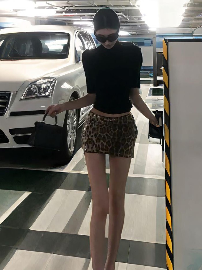 Hot girl Âu Mỹ phong cách sexy cổ tròn ngắn tay áo thun mới dáng ôm vừa vặn váy in da báo bộ