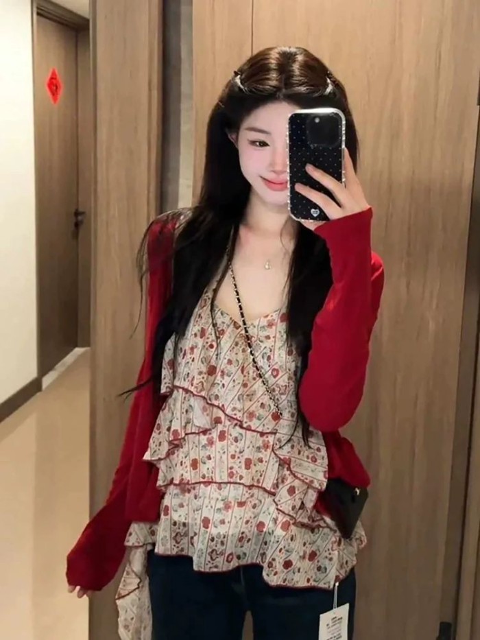 Áo hai dây kiểu Pháp mùa hè mới dành cho nữ, áo len đỏ đơn giản với bộ đồ yếm hoa cay ngọt