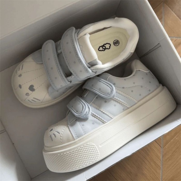 Giày vải lolita giày thể thao Velcro chấm bi mới, giày mũi vỏ mỏng đa năng, đế dày tăng chiề