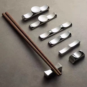 Phong Cách Mới Đũa Gối Inox 304 Nhỏ Gọn Đũa Giá Đỡ Thìa Thìa Giá Đỡ Bộ Đồ Ăn