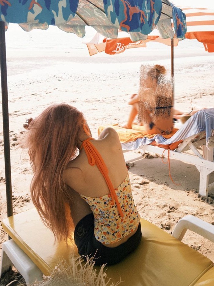 Dopamine Bộ Trang Phục Hoa Dây Cổ Hở Lưng Yếm Nữ Hot Girl Mùa Hè Vàng Mỏng Mỏng Ngoài Top