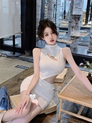 Bộ hai món mới Áo ngắn tay rỗng kiểu Pháp dành cho nữ váy ngắn che hông rỗng