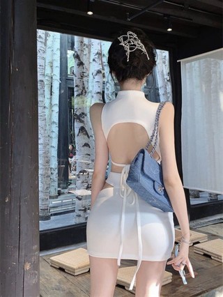 Bộ hai món mới Áo ngắn tay rỗng kiểu Pháp dành cho nữ váy ngắn che hông rỗng