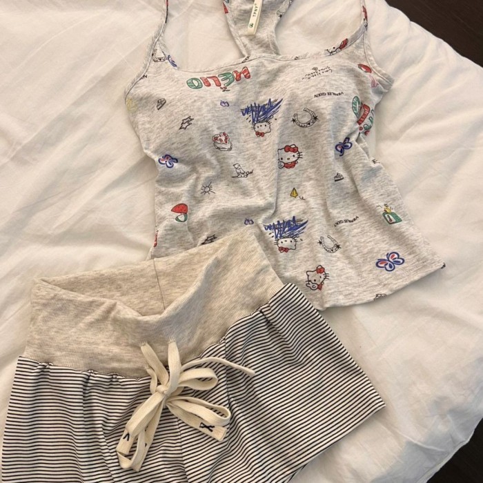 Bộ đồ ngủ có dây đeo Hello Kitty dễ thương và ngọt ngào dành cho nữ có đệm ngực mùa hè mới Bộ