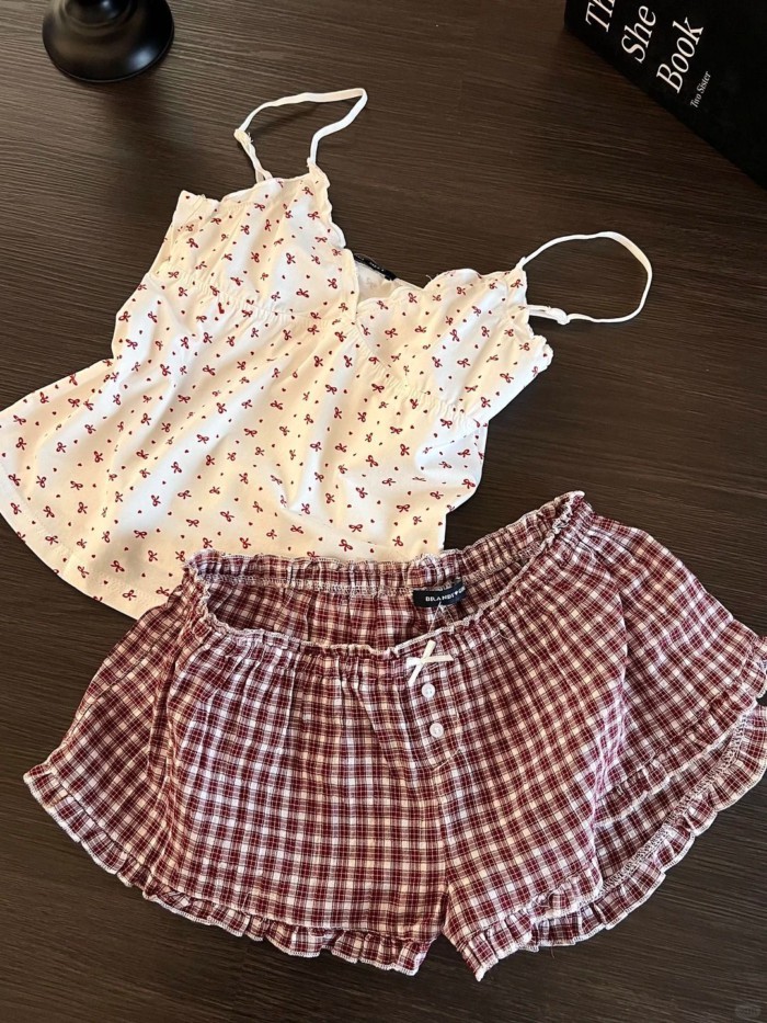 Áo treo in hình nơ tình yêu ngọt ngào phổ biến trong mùa hè và quần short kẻ sọc đỏ, đồ ngủ đ